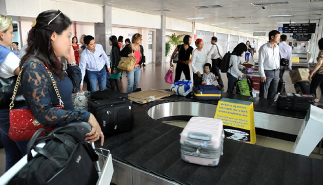 Hành khách tại sân bay Tân Sơn Nhất. (Ảnh: Trần Hải)