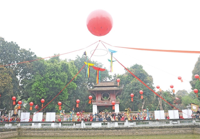 Quang cảnh Ngày thơ Việt Nam 2015 tại Văn Miếu. Ảnh | Dương Mai