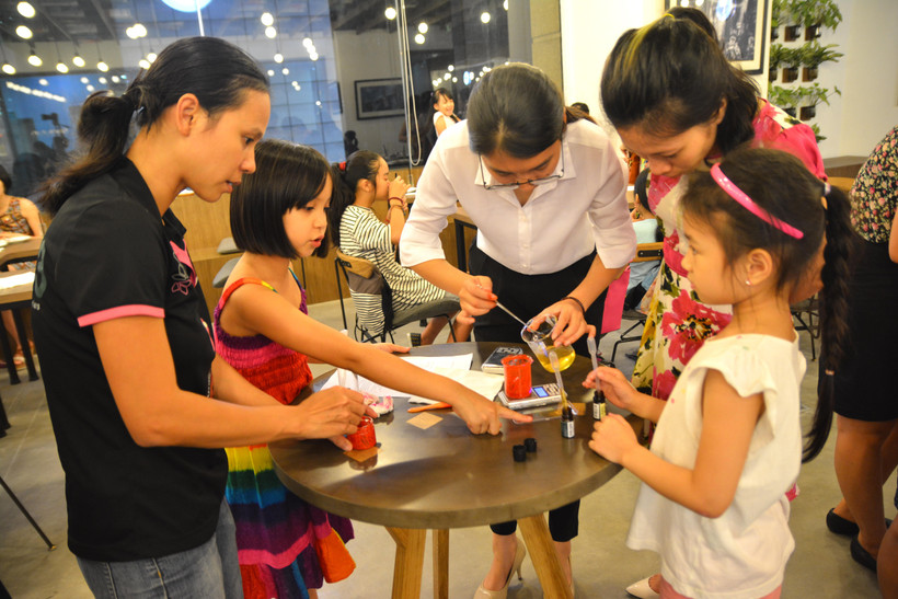 Cùng bé học làm son