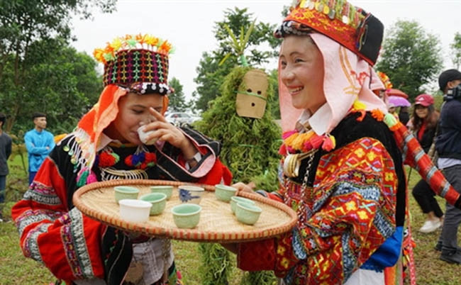 Lễ cúng tổ tiên của dân tộc Lô Lô. (Nguồn: Báo ảnh Dân tộc và Miền núi)