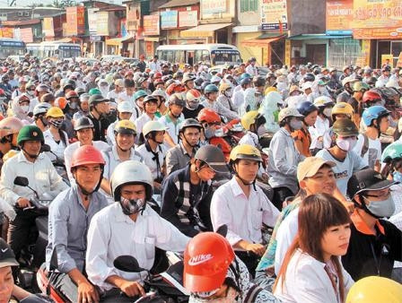 Tắc đường, kẹt xe là nỗi ám ảnh của cư dân đô thị. Ảnh: ĐỖ HỢP