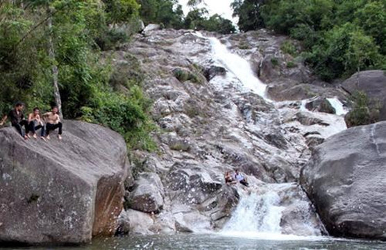 Thác Ma Hao, xã Trí Nang, huyện Lang Chánh, tỉnh Thanh Hóa. 