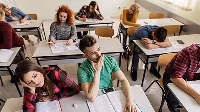 Bắt đầu giờ học muộn hơn giúp học sinh ngủ đủ giấc. Ảnh: WN