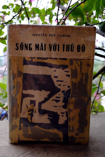 Tác phẩm "Sống mãi với Thủ đô" của nhà văn Nguyễn Huy Tưởng.