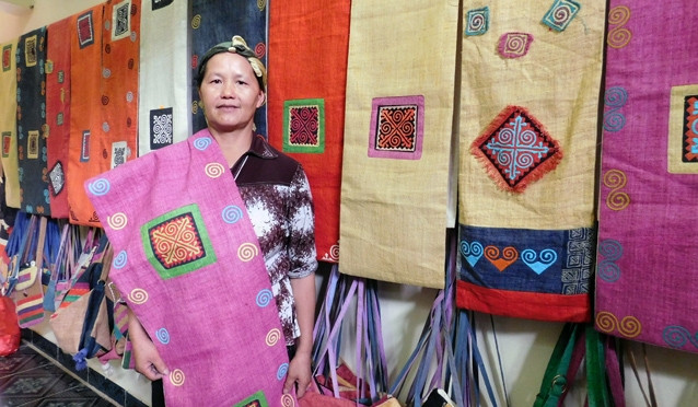 Từ xóm núi bước ra thế giới