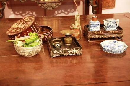 Không gian tiếp khách trong ngôi nhà Việt đồng bằng Bắc Bộ không thể thiếu cơi trầu. .