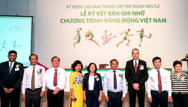 Ban Đại diện đề án 641 và lãnh đạo Công ty Nestlé Việt Nam tại Lễ ký kết Biên bản ghi nhớ.