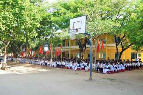 Khai giảng năm học mới tại Trường THPT số 1 Nghĩa Hành.