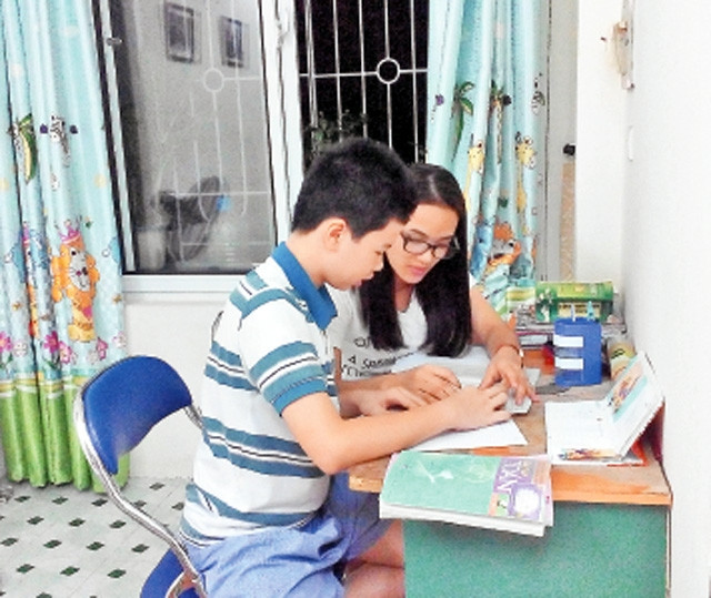 Gia sư là một trong những nghề được các bạn sinh viên lựa chọn để có thêm thu nhập trang trải cuộc sống.