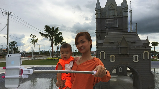 Người dân thích thú tìm tới đây để khám phá, chụp hình.