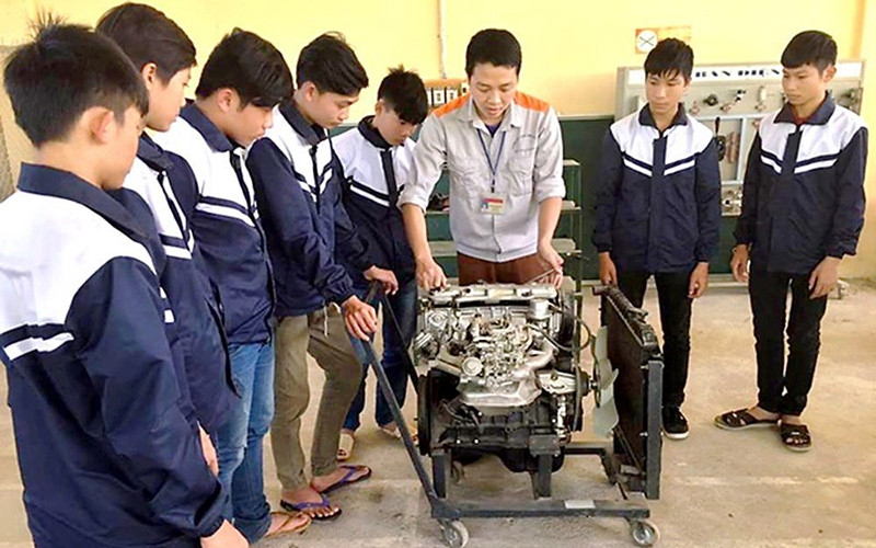 Lớp học nghề công nghệ ô-tô tại Trung tâm Giáo dục nghề nghiệp - Giáo dục thường xuyên huyện Sơn Dương (Tuyên Quang). Ảnh: HUY HOÀNG