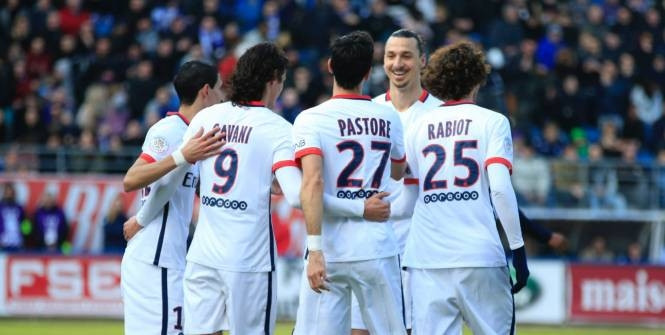 Niềm vui chiến thắng của các cầu thủ Paris Saint Germain trong lần vô địch Ligue 1 thứ tư liên tiếp. (Ảnh: l'equipe).