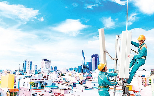 Lắp đặt Trạm thu phát sóng thử nghiệm mạng 5G.