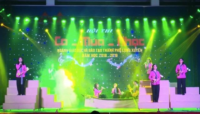 Tiết mục “Những cô gái đồng bằng sông Cửu Long” đạt giải cao ở cấp thành phố nhưng không được dự thi cấp tỉnh.
