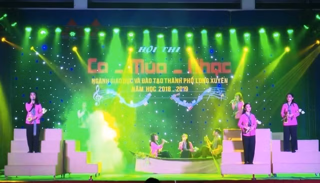 Tiết mục “Những cô gái đồng bằng sông Cửu Long” đạt giải cao ở cấp thành phố nhưng không được dự thi cấp tỉnh.