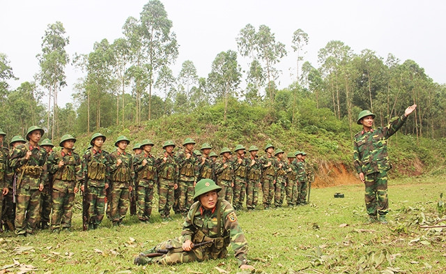 Chiến sĩ mới Đại đội 6, Tiểu đoàn 2, Lữ đoàn Xe tăng 406 (Quân khu 2) trong giờ huấn luyện.