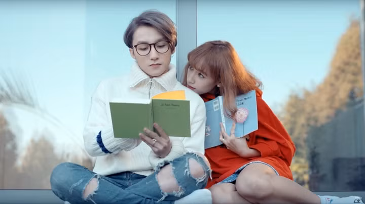 Sơn Tùng M-TP trong MV Nơi này có anh.