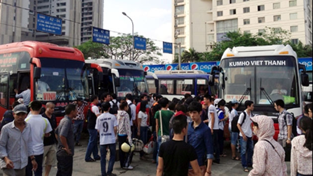 Bến xe Mỹ Đình (TP Hà Nội) luôn trong tình trạng quá tải.