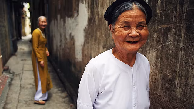Nao nao nhớ người ăn trầu...