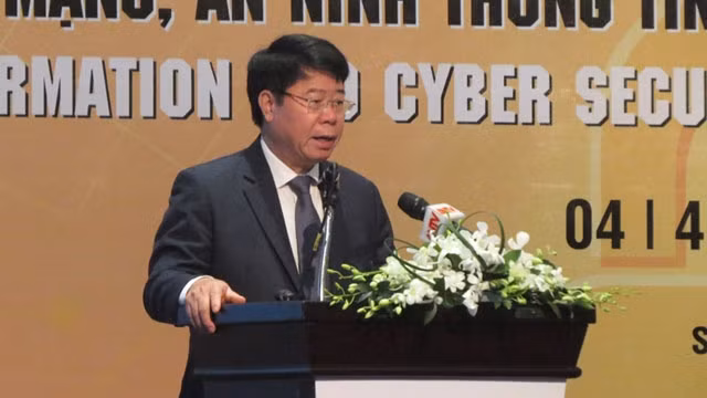 Thượng tướng Bùi Văn Nam, Thứ trưởng Bộ Công an phát biểu tại hội thảo. 