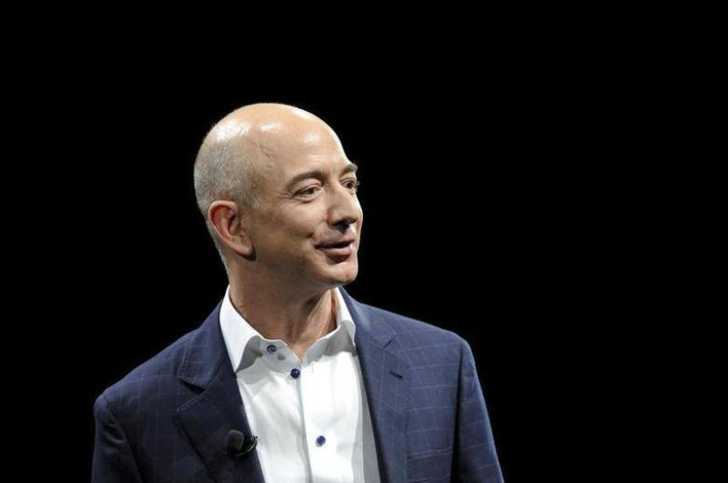 Tỷ phú giàu nhất thế giới trên thị trường chứng khoán Jeff Bezos (Ảnh: Reuters)
