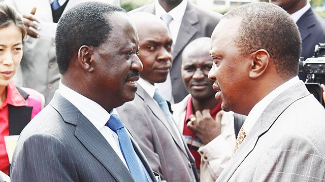 Cựu Thủ tướng Odinga (trái) và Tổng thống đắc cử Kenyatta. Ảnh: AP