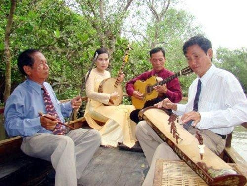 Hòa tấu đờn ca tài tử.