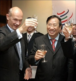 Từ quan sát viên trở thành thành viên của WTO