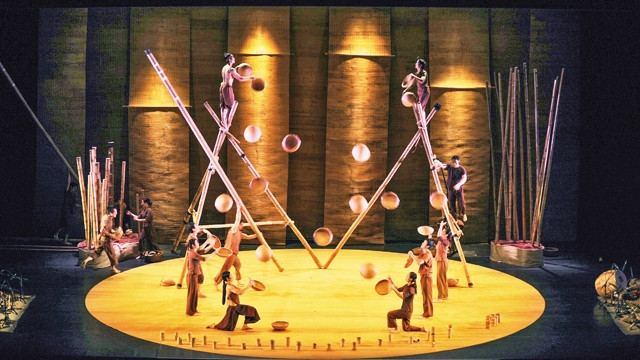 Vở xiếc Làng tôi - Thành công đáng ghi nhận khi nỗ lực mang xiếc Việt đến với bạn bè quốc tế.