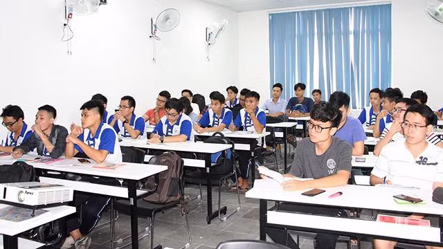 Học đại học cần sự tự giác, tự lập kế hoạch học tập chứ không giống như ở bậc phổ thông.