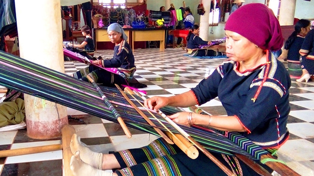 Hợp tác xã nông nghiệp và dịch vụ thổ cẩm Ea Tul (xã Ea Tul, huyện Cư M’gar).