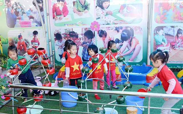 Học sinh Trường mầm non Him Lam (Điện Biên) trong giờ ngoại khóa. Ảnh: ĐẶNG YẾN