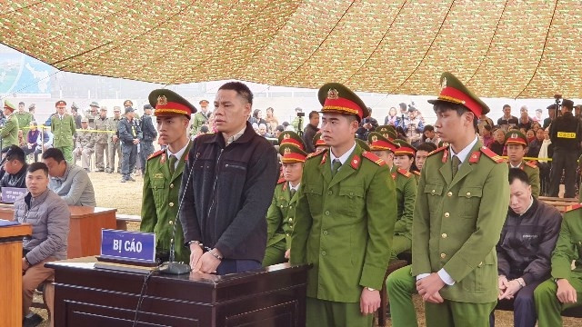 “Ông trùm” Vì Văn Toán tại phiên tòa sáng nay.