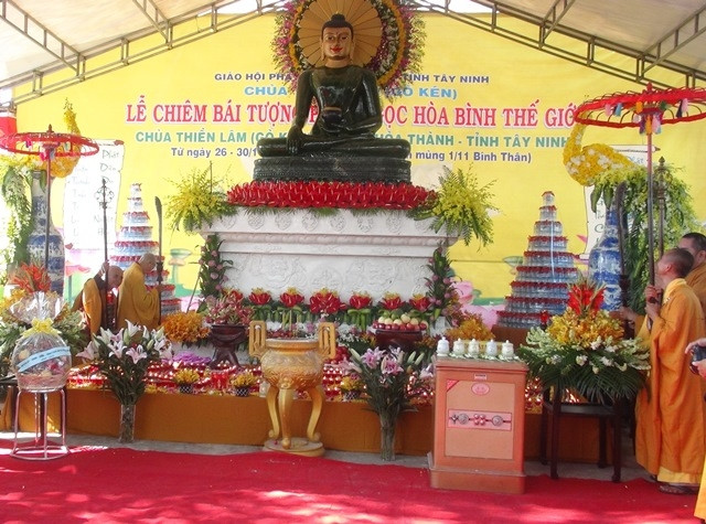 Tượng Phật ngọc hòa bình thế giới đến Tây Ninh