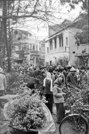 Chợ Tết Hà Nội xưa.