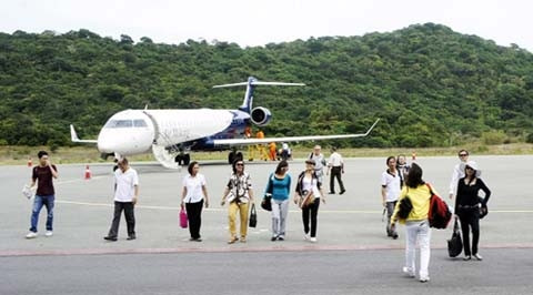 Du khách đến thăm Côn Đảo.