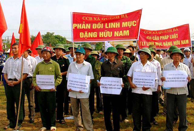Cựu chiến binh xã Quỳnh Bá kịch liệt phản đối những hành vi vi phạm pháp luật của Linh mục Ðặng Hữu Nam.