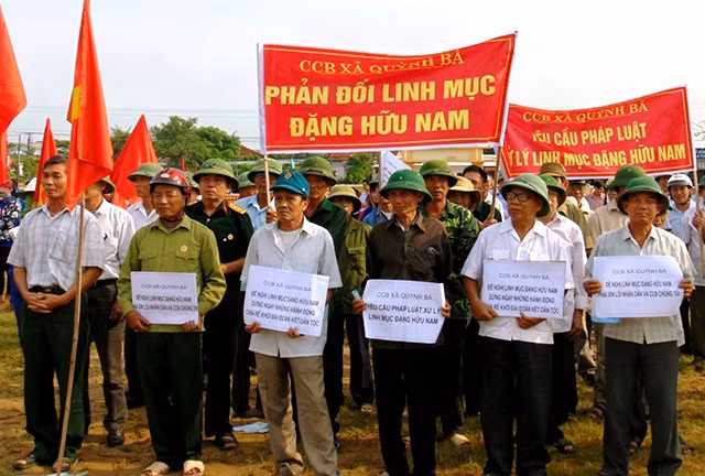 Cựu chiến binh xã Quỳnh Bá kịch liệt phản đối những hành vi vi phạm pháp luật của Linh mục Ðặng Hữu Nam.