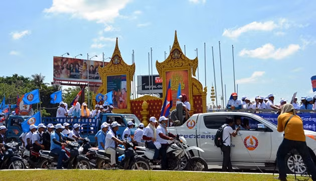 Một đoàn tuần hành của những người ủng hộ CPP.