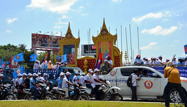 Một đoàn tuần hành của những người ủng hộ CPP.