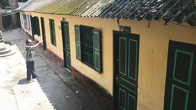 Phó Phòng Quay phim Vũ Quốc Tuấn cho biết, bốn phòng chuyên môn bị sáp nhập, nhường chỗ cho thuê bán phở, chân gà.