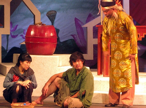 Đạo diễn Bùi Như Lai đang dàn dựng vở Tôi ơi đừng tuyệt vọng.