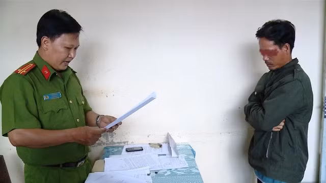 Cơ quan Cảnh sát điều tra đọc quyết định khởi tố vụ án, khởi tố bị can và bắt tạm giam Huỳnh Thanh Trung.