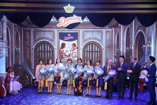 Các thầy cô được tri ân tại chương trình.