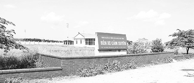 Bến xe Cẩm Xuyên được đầu tư hơn 10 tỷ đồng bị bỏ hoang từ năm 2015 đến nay.