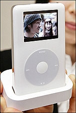 Apple bổ sung khả năng xem ảnh cho toàn bộ dòng máy iPod cỡ lớn