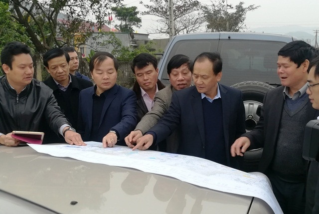 Lãnh đạo Bộ Giao thông vận tải khảo sát hiện trường triển dự án
