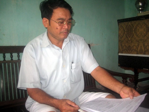 Ông Hoàn đắm mình vào công việc để nguôi nỗi nhớ con.