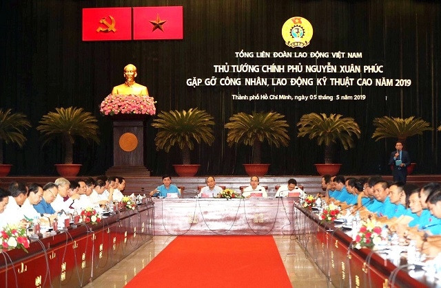 Thủ tướng Nguyễn Xuân Phúc gặp mặt công nhân kỹ thuật cao.