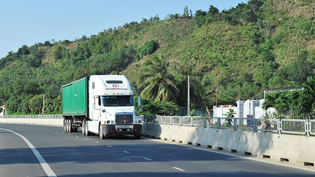 Dự án đường bộ cao tốc bắc - nam trở thành cơ hội cho nhiều nhà đầu tư trong nước. Ảnh: LAM ANH